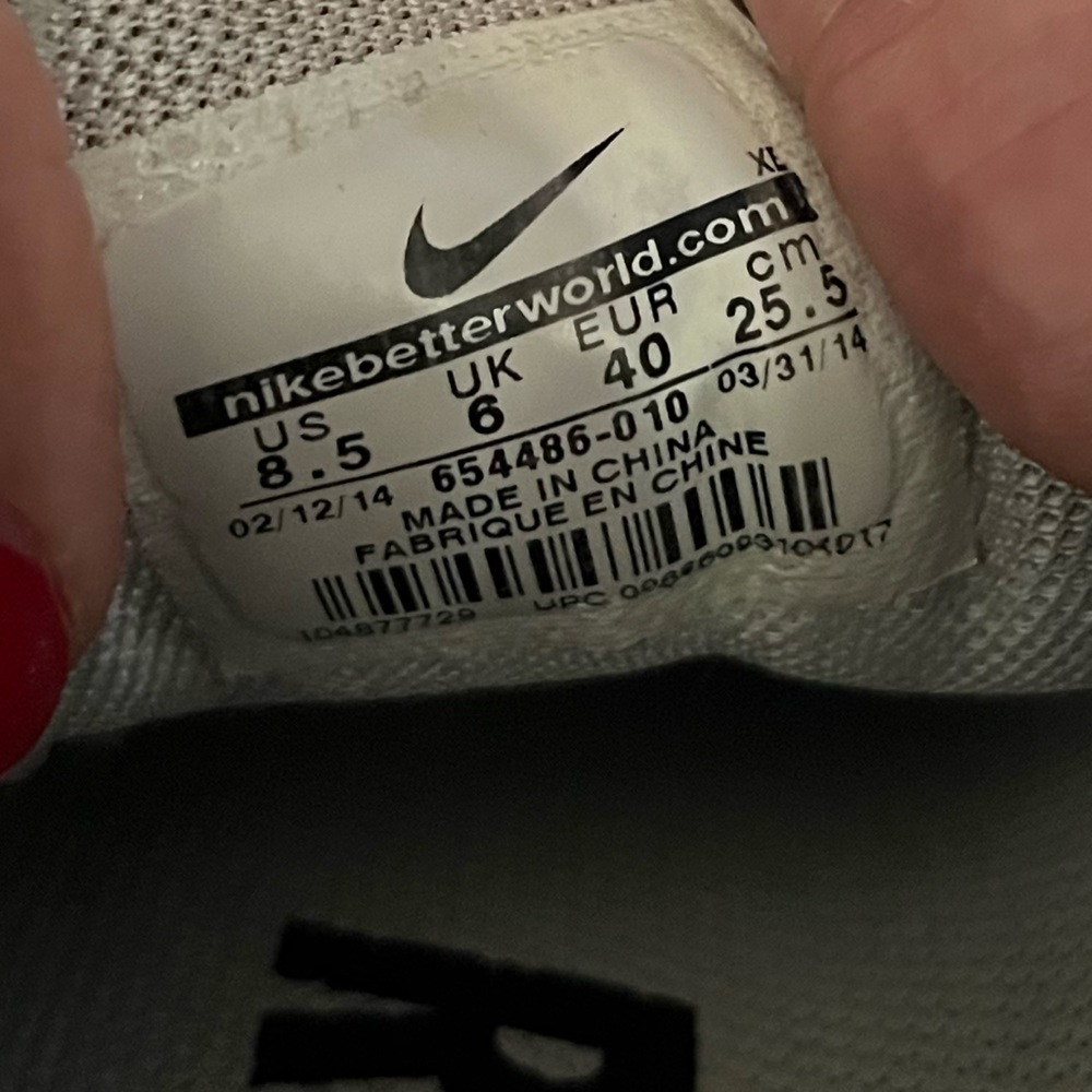 Nike Black and White Women's Running Shoes - Picture 9 of 9